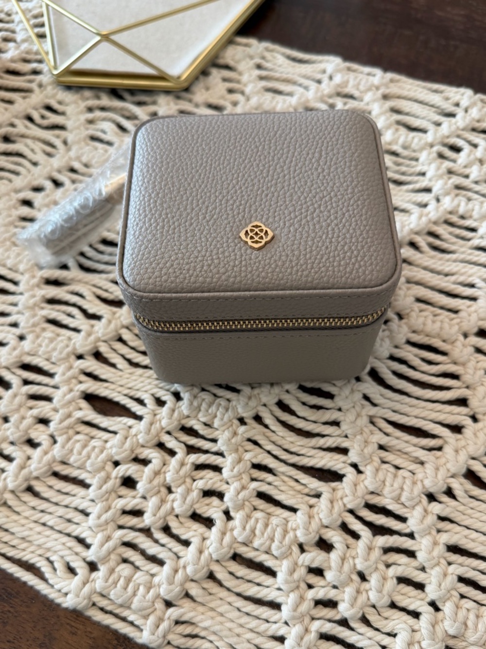 Kendra Scott Small Jewelry Case in Taupe - New with Tags